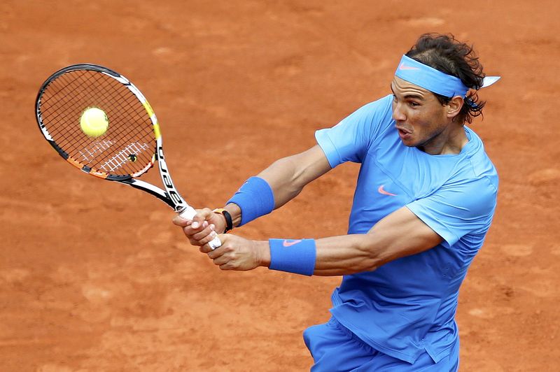 © Reuters. Djokovic, Nadal y Murray avanzan a la tercera ronda en París
