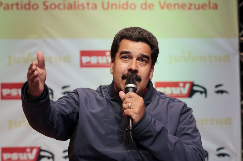 © Reuters. رئيس فنزويلا يقول ان اقتصاد بلاده انكمش بنسبة 3% في 2014