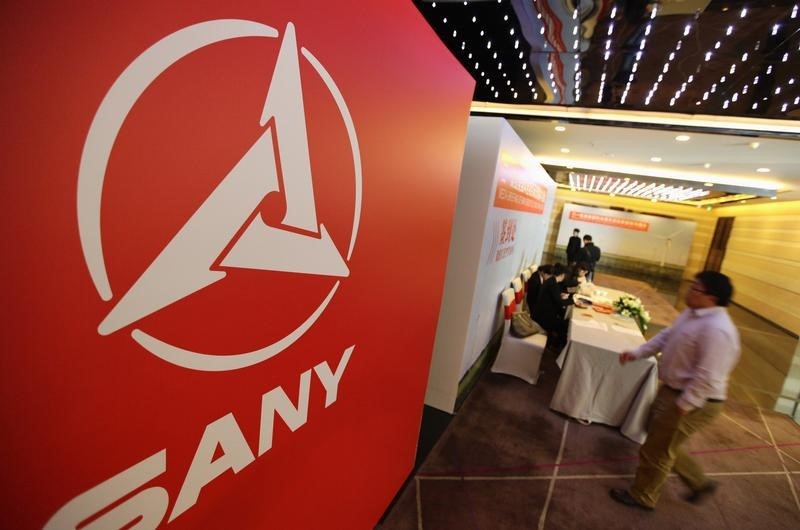 © Reuters. Man walks past a logo of Sany Group during a news conference in Beijing