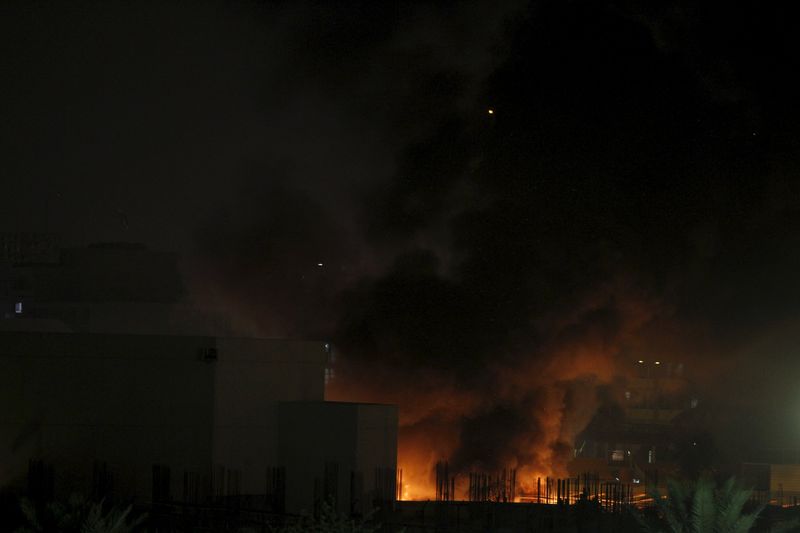 © Reuters. Smoke rises from the site of a car bomb attack in Baghdad