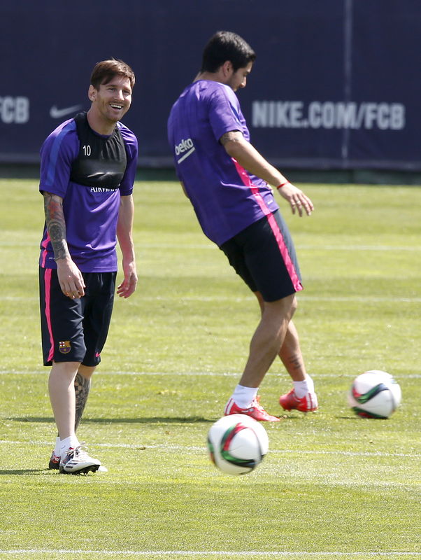 © Reuters. Suárez está listo para la final de la Copa del Rey, dice Luis Enrique