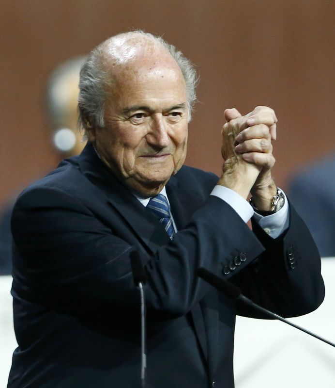 © Reuters. Blatter, reelegido presidente de FIFA tras decidir Ali no ir a segunda vuelta