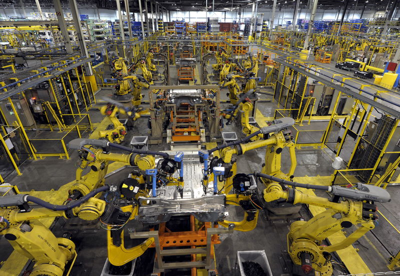 © Reuters. Robotic arms rivet floor panels at Ford's plant where new aluminum intensive Ford F-Series pickups are built in Claycomo Missouri