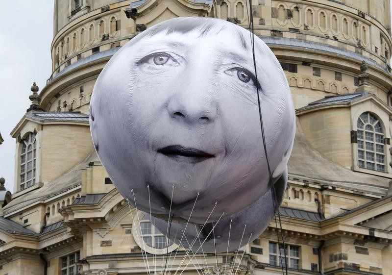 © Reuters. A balloon made by the 'ONE' campaigning organisation depicting German Chancellor Merkel, one of the leaders of the countries members of the G7 is pictured in front of the Frauenkirche cathedral in Dresden