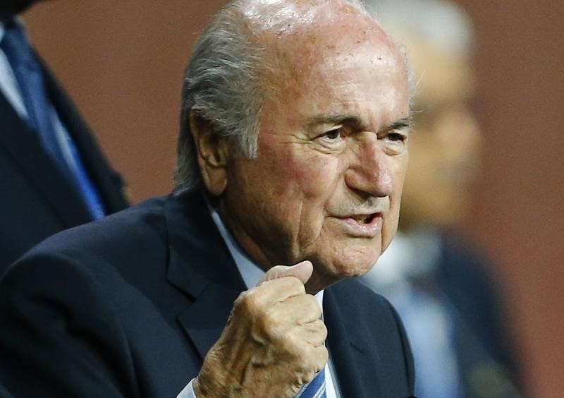 © Reuters. BLATTER PROMET DES SURPRISES POUR REDORER L'IMAGE DE LA FIFA