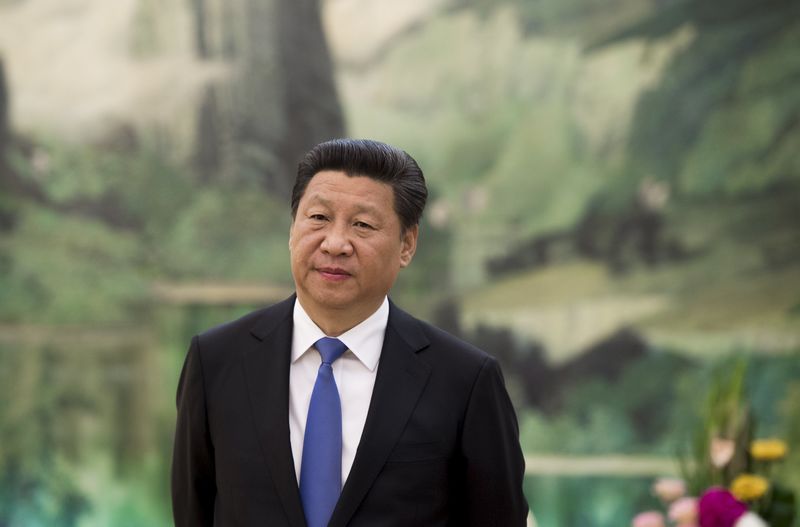 © Reuters. Chinese President Xi Jinping awaits the arrival of US Secretary of State John Kerry for a meeting at the Great Hall of the People in Beijing