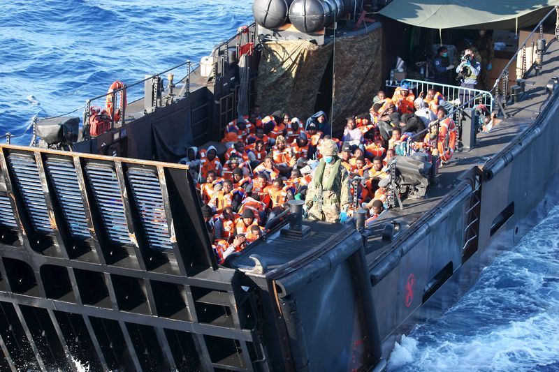 © Reuters. Más de 4.200 inmigrantes rescatados en el Mediterráneo a medida que aumenta la crisis