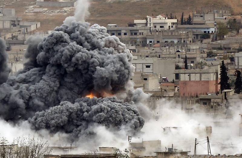 © Reuters. أمريكا والحلفاء ينفذون 22 ضربة جوية ضد تنظيم الدولة الاسلامية