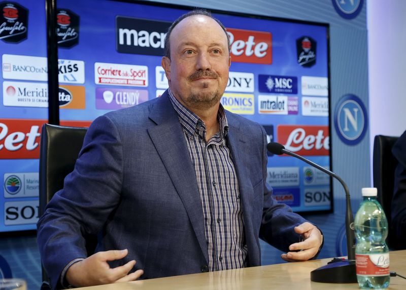 © Reuters. Un vicepresidente del Real Madrid anuncia por error el fichaje de Benítez como entrenador