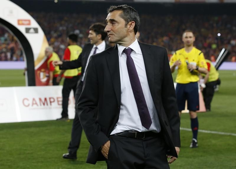 © Reuters. Valverde, triste tras el "inevitable" triunfo del Barça