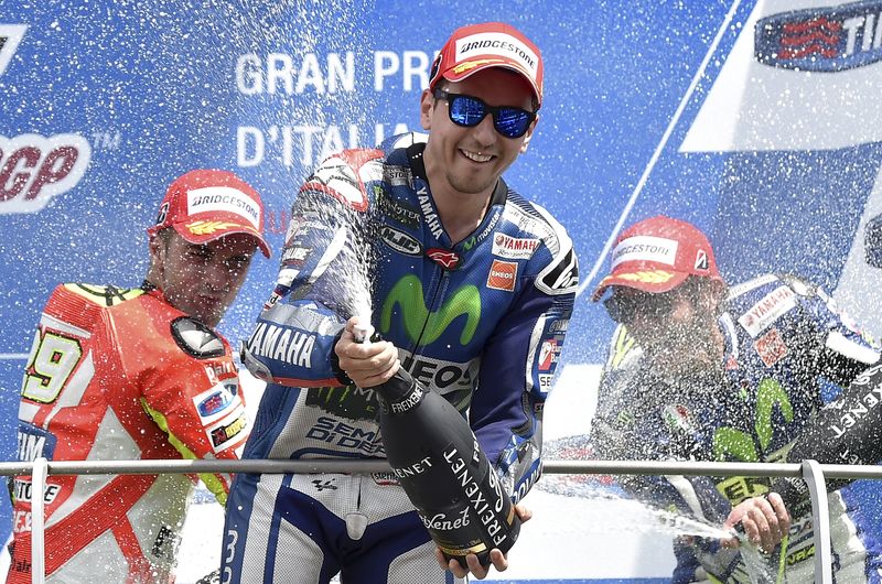 © Reuters. Lorenzo consigue su tercera victoria consecutiva en Mugello