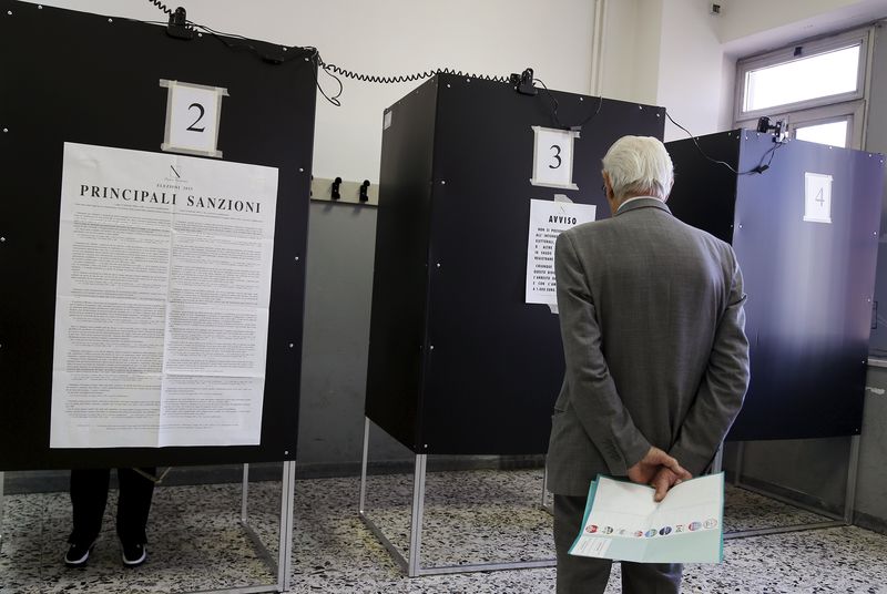 © Reuters. LE PARTI DÉMOCRATE DE MATTEO RENZI RECULE DANS LES URNES EN ITALIE