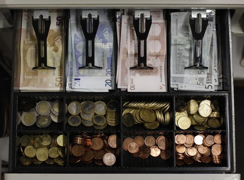 © Reuters. Euro banknotes and small coins are pictured in open cash register in Olching