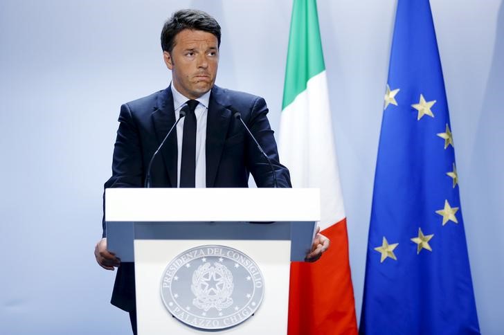 © Reuters. Italy's PM Renzi addresses a news conference after an EU leaders summit in Brussels