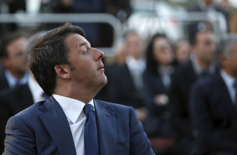 © Reuters. El partido de Renzi promete seguir con reformas tras el revés electoral 