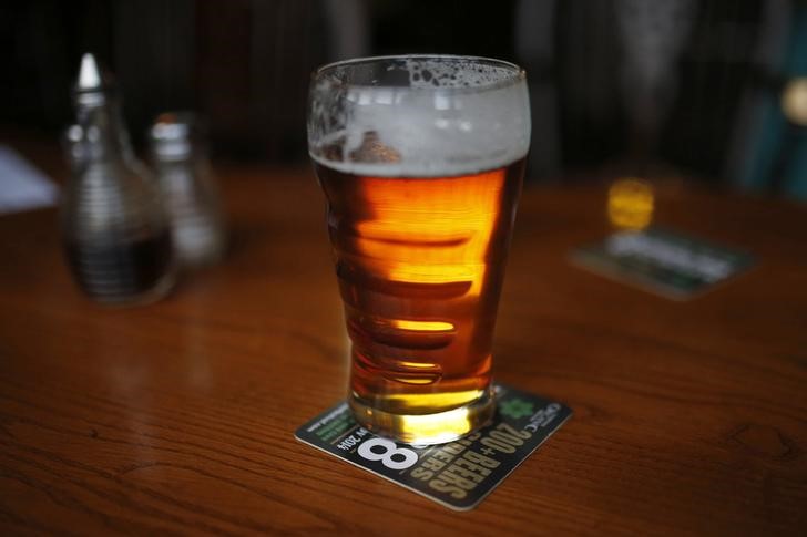 © Reuters. Fotografia ilustrativa de um copo de cerveja