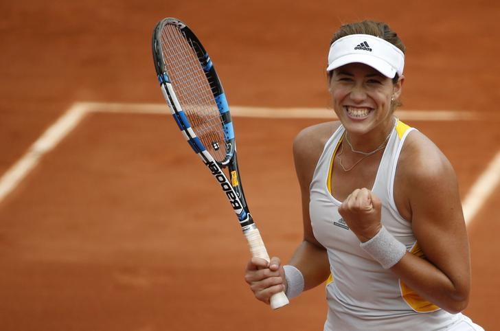 © Reuters. Muguruza vuelve a meterse en cuartos de Roland Garros
