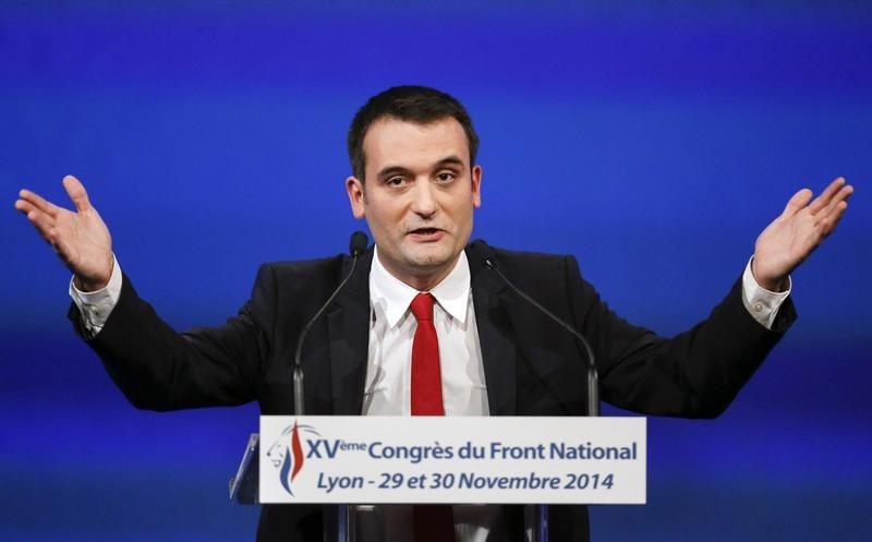 © Reuters. Florian Philippot, France's far-right National Front political party vice president, delivers a speech during the party's congress in Lyon