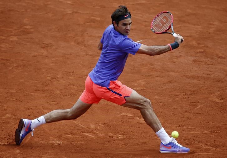 © Reuters. Suíço Roger Federer em Roland Garros