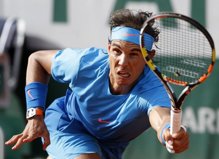© Reuters. Nadal se enfrentará a Djokovic en cuartos de Roland Garros tras ganar a Sock
