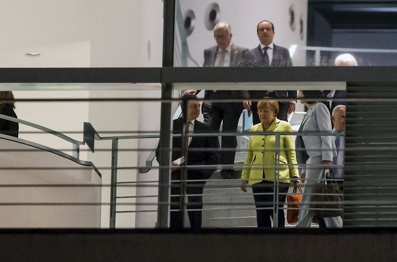 © Reuters. Chanceler alemã Merkel e outras autoridades se reúnem em Berlim
