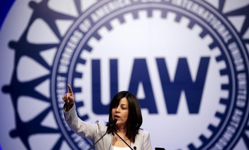 © Reuters. UAW Vice President Cindy Estrada addresses their Special Bargaining Convention held at COBO Hall in Detroit