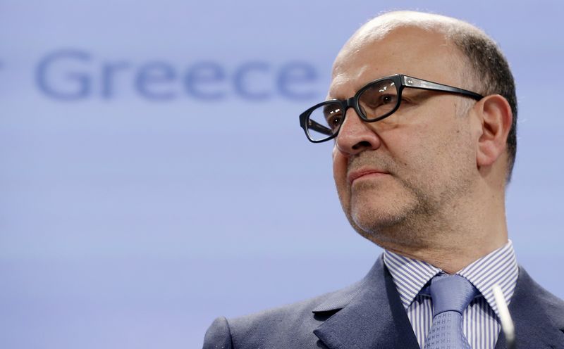 © Reuters. Moscovici addresses a news conference in Brussels