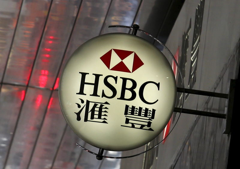 © Reuters. Logo of HSBC is displayed outside a branch at the financial Central district in Hong Kong