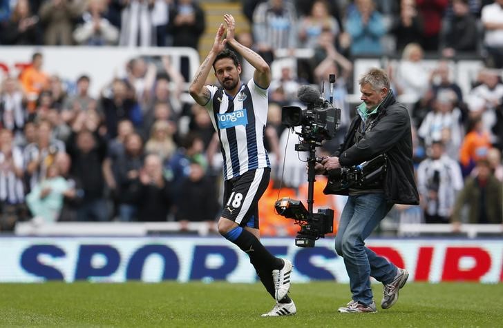 © Reuters. Newcastle United v West Ham United - Barclays Premier League