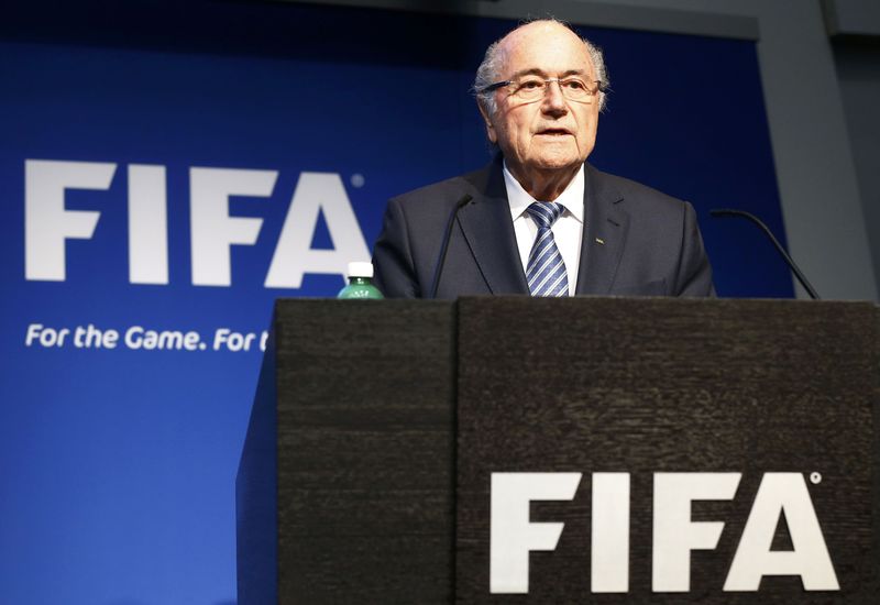 © Reuters. Blatter dimite como presidente de la FIFA 