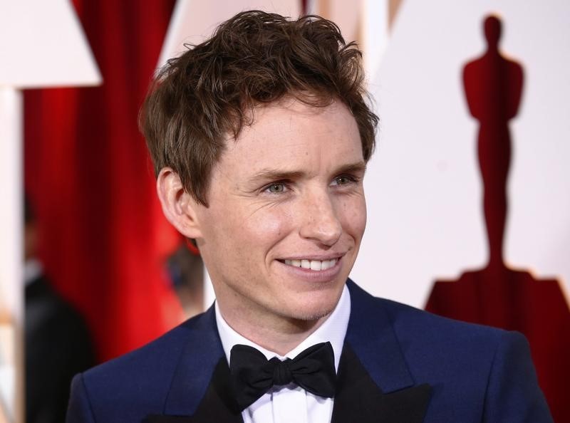 © Reuters. Eddie Redmayne, winner for best actor for his role in "The Theory of Everything" arrives at the 87th Academy Awards in Hollywood