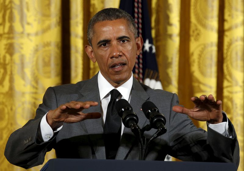 © Reuters. أوباما يقول إنه سيوقع مشروع قانون خاص بالرقابة بمجرد تلقيه إياه