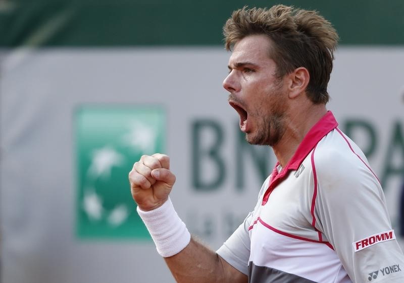 © Reuters. Tenista suíço Stanislas Wawrinka durante partida contra seu compatriota Roger Federer pelas quartas de final do Aberto da França, disputado no complexo de Roland Garros, em Paris