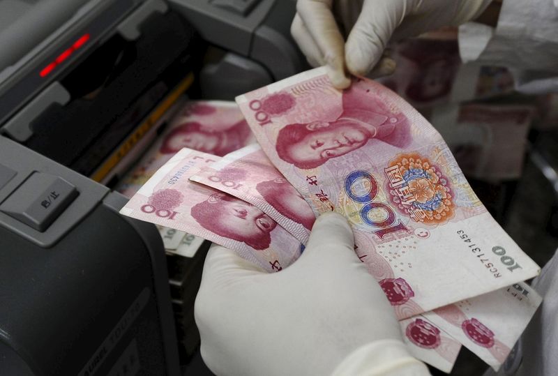 © Reuters. File photo of a staff member counting Renminbi (RMB) banknotes at a branch of Bank of China in Changzhi