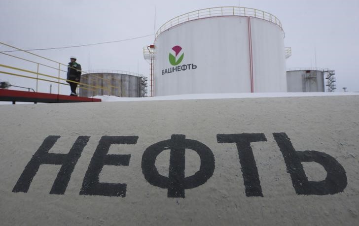 © Reuters. Нефтехранилище Башнефти у села Шушнур в Башкирии