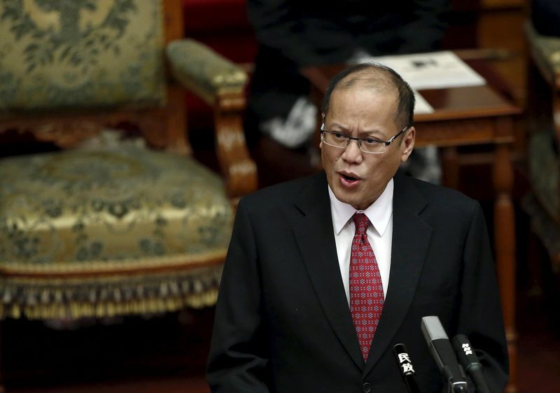 © Reuters. Philippines' President Aquino delivers a speech at the Upper House of parliament in Tokyo