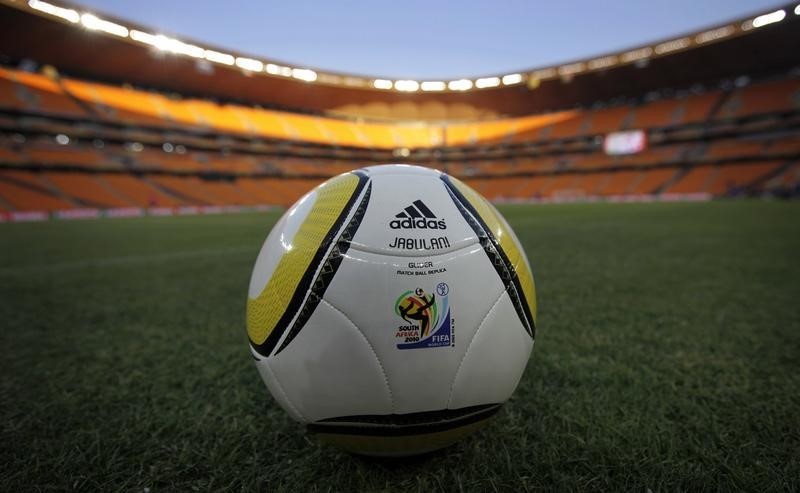 © Reuters. Bola oficial da Copa do Mundo de 2010, na África do Sul