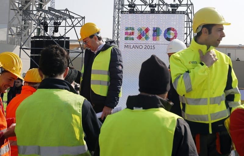 © Reuters. Lavoratori sul sito Expo 2015