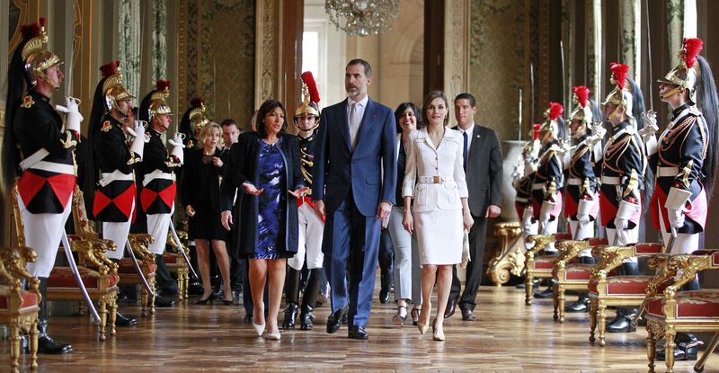 © Reuters. El rey de España aboga por "más Francia" en Europa y en el mundo 