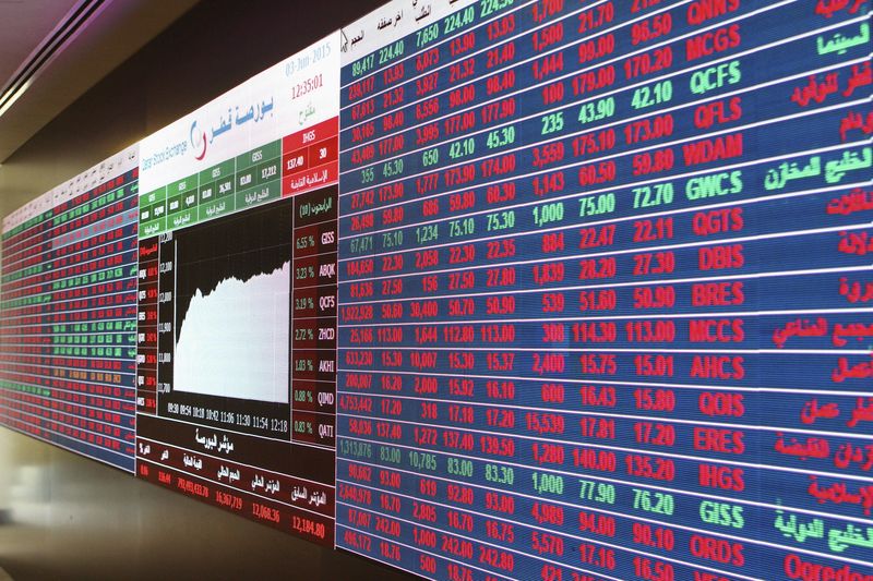 © Reuters. Share prices are seen on an electronic display at the Doha Stock Exchange