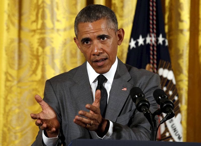 © Reuters. Obama holds a discussion with YSEALI Fellows  at the White House in Washington