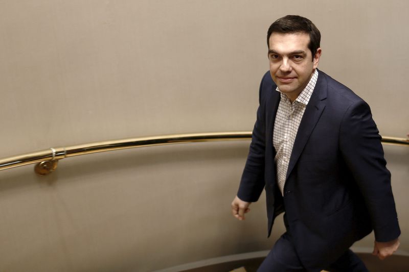 © Reuters. Tsipras coincide con Merkel y Hollande en la necesidad de solución rápidas, según un alto cargo