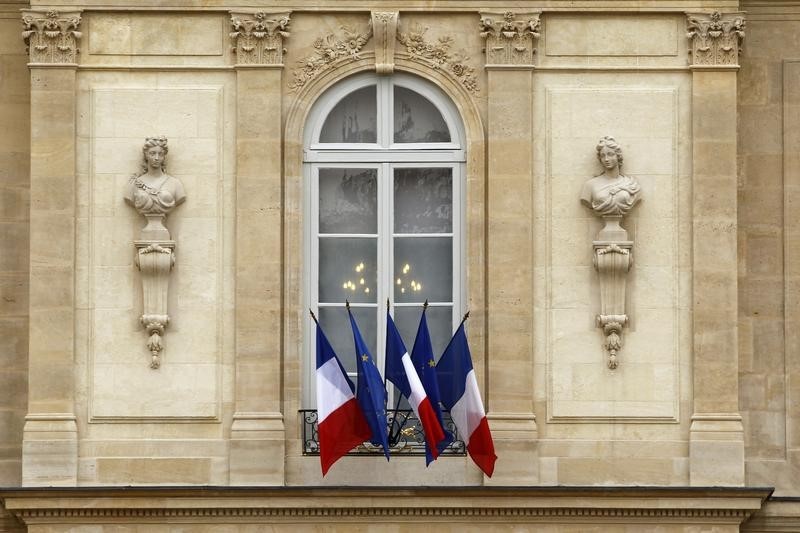 © Reuters. RPT-GARDES À VUE LEVÉES DANS L'AFFAIRE DES SONDAGES DE L'ÉLYSÉE 