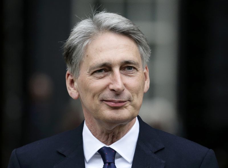 © Reuters. Philip Hammond leaves 10 Downing Street as Britain's Prime Minister David Cameron begins to appoint his cabinet after securing a majority goverment, in central London