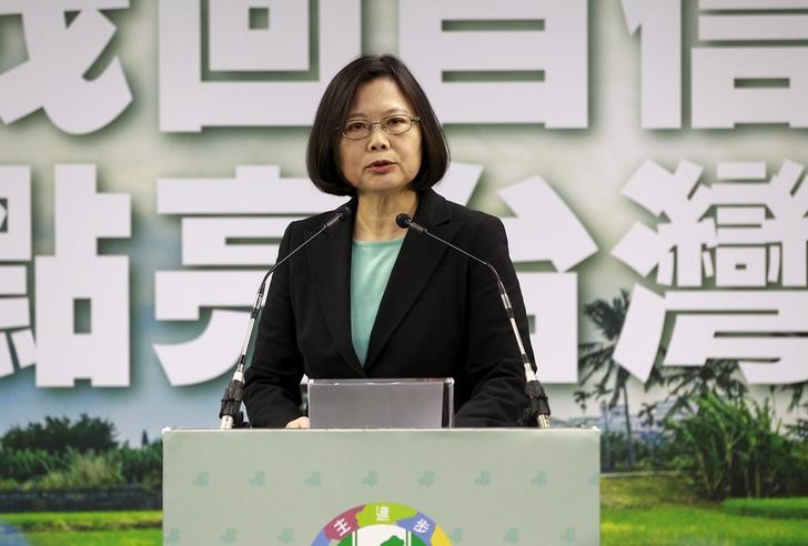 © Reuters. Taiwan's main opposition Democratic Progressive Party (DPP) Chairperson Tsai Ing-wen gives a speech during a news conference in Taipei 