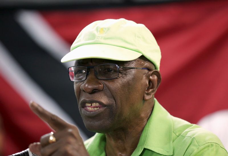 © Reuters. Former FIFA Vice President Jack Warner addresses the audience during a meeting of his Independent Liberal Party in Marabella, South Trinidad