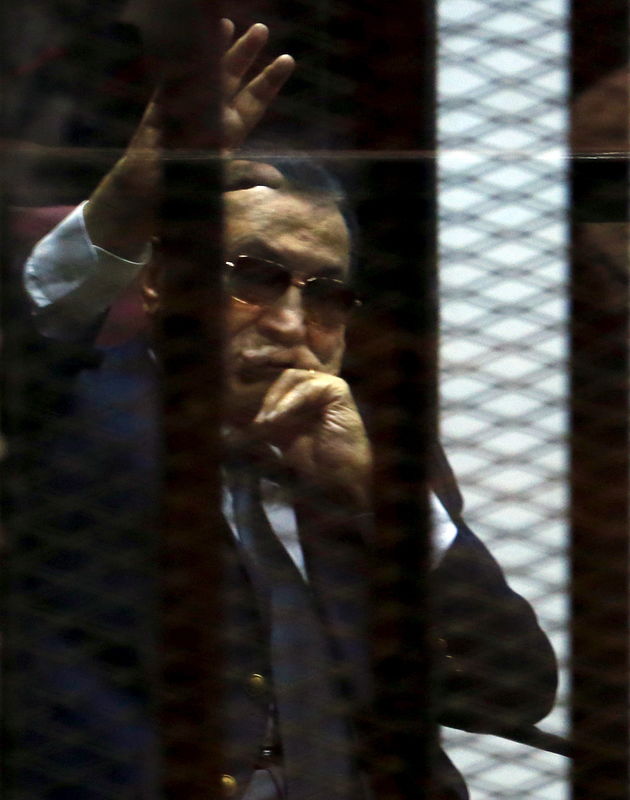 © Reuters. محكمة تقبل طعنا على حكم بعدم جواز محاكمة مبارك في قضية قتل المتظاهرين