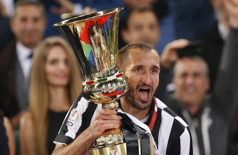 © Reuters.  El defensa de la Juve Chiellini no jugará la final de Champions por lesión