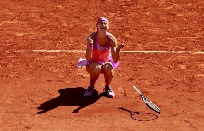 © Reuters.  Safarova vence a Ivanovic en Roland Garros y llega a su primera final de Grand Slam