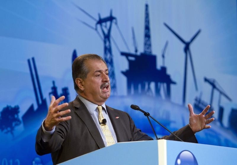 © Reuters. Dow Chemical CEO Andrew Liveris speaks during the CERAWEEK world petrochemical conference in Houston